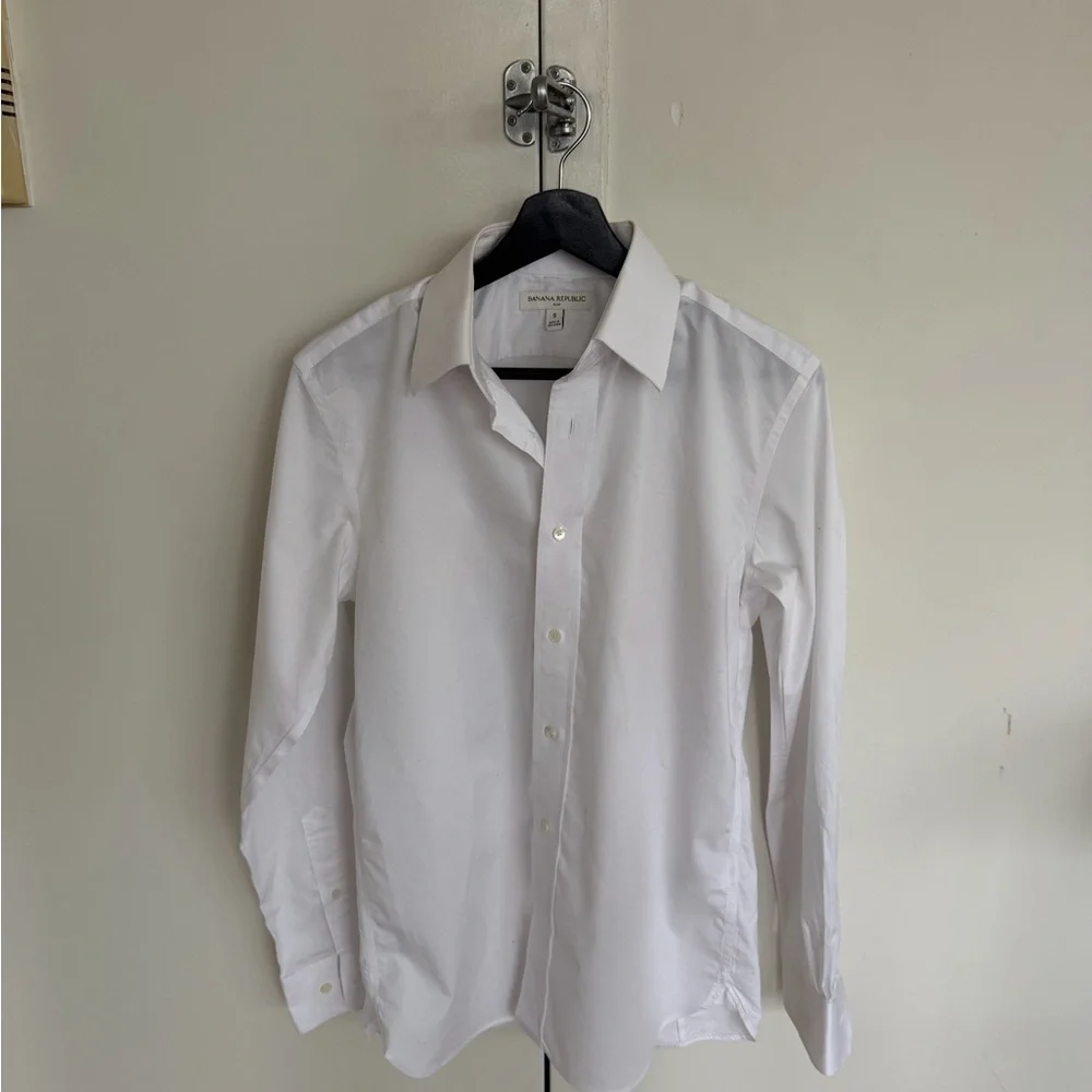 Banana Republic Slim Fit White Dress Shirt (Men’s Small)